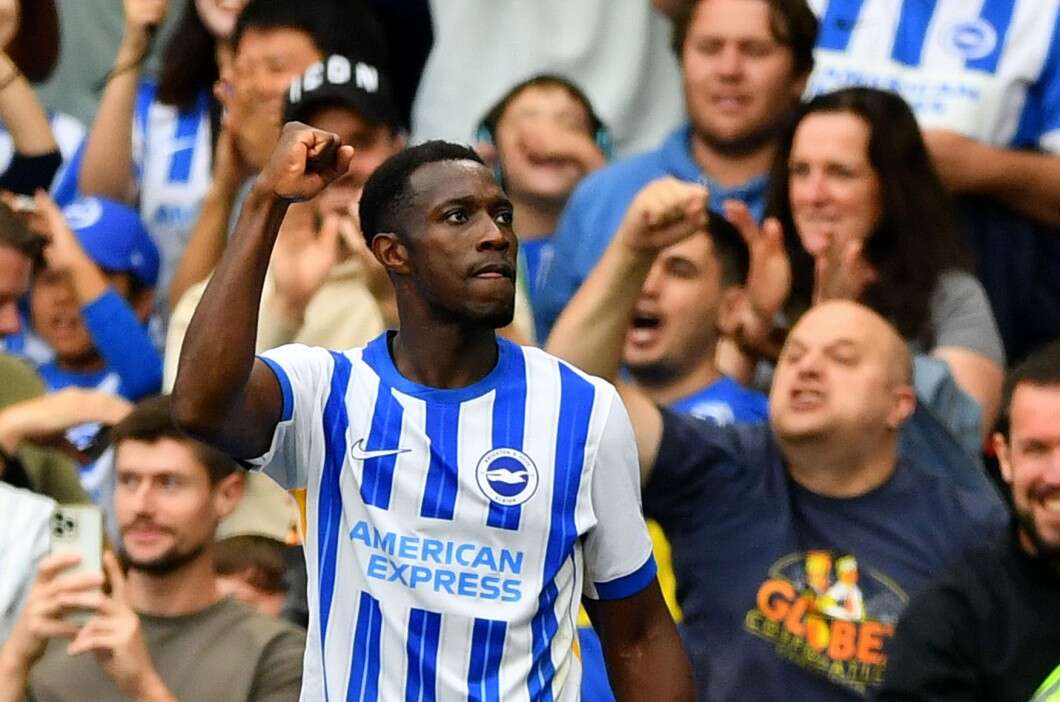 Welbeck scores free kick in chaotic Nottingham Forest clash