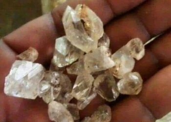 Diamond Rush: Watch people swarm to Kwhlanati for ‘diamonds’