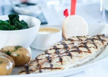 Dover sole, wilted spinach and new potatoes with a piquant Hollandaise sauce