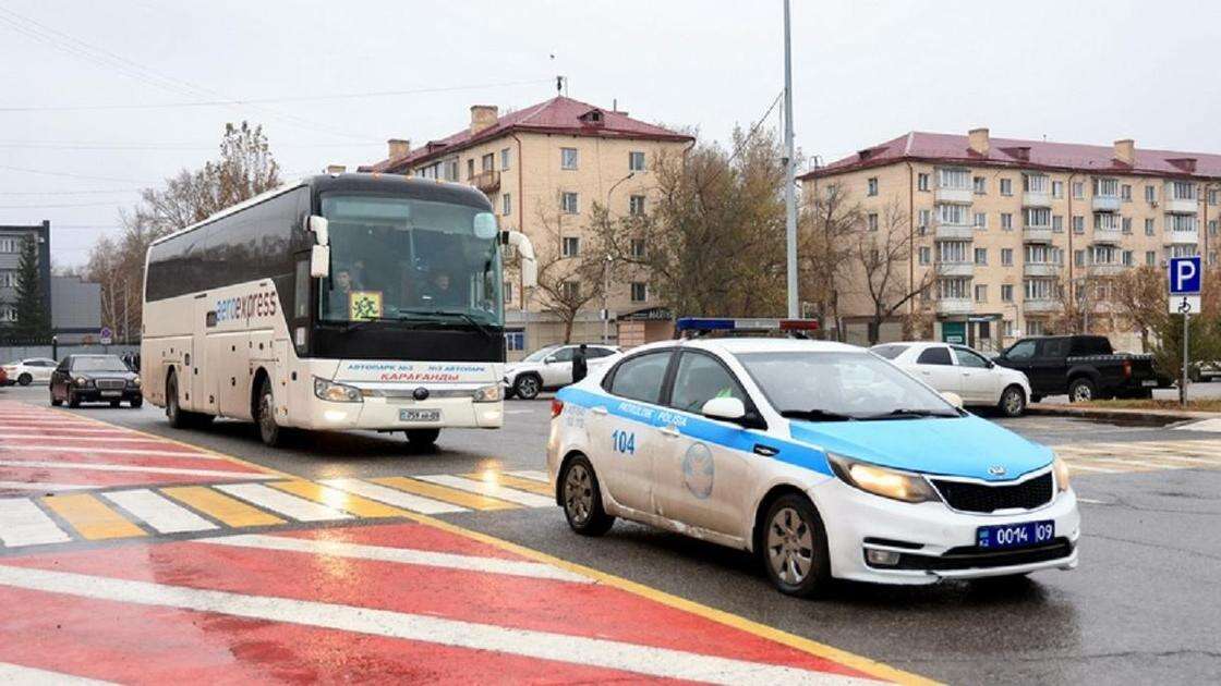 Пенсионеры с сопровождением полиции поехали отдыхать на озеро Балхаш