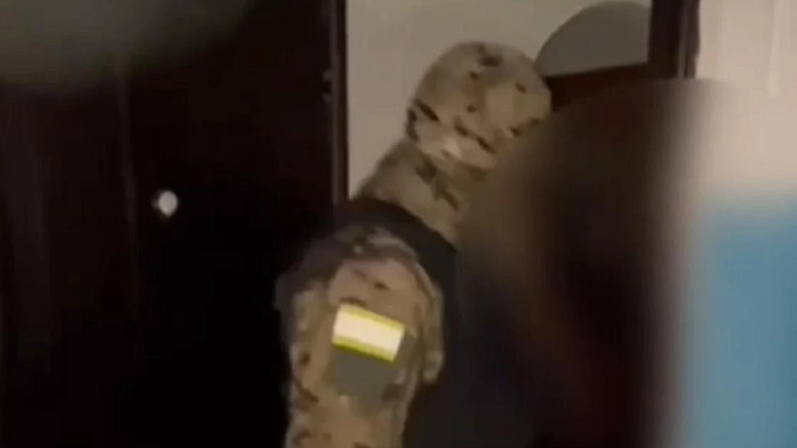 Блогера задержали в Атырау по подозрению в вымогательстве миллионов у бизнесмена (видео)