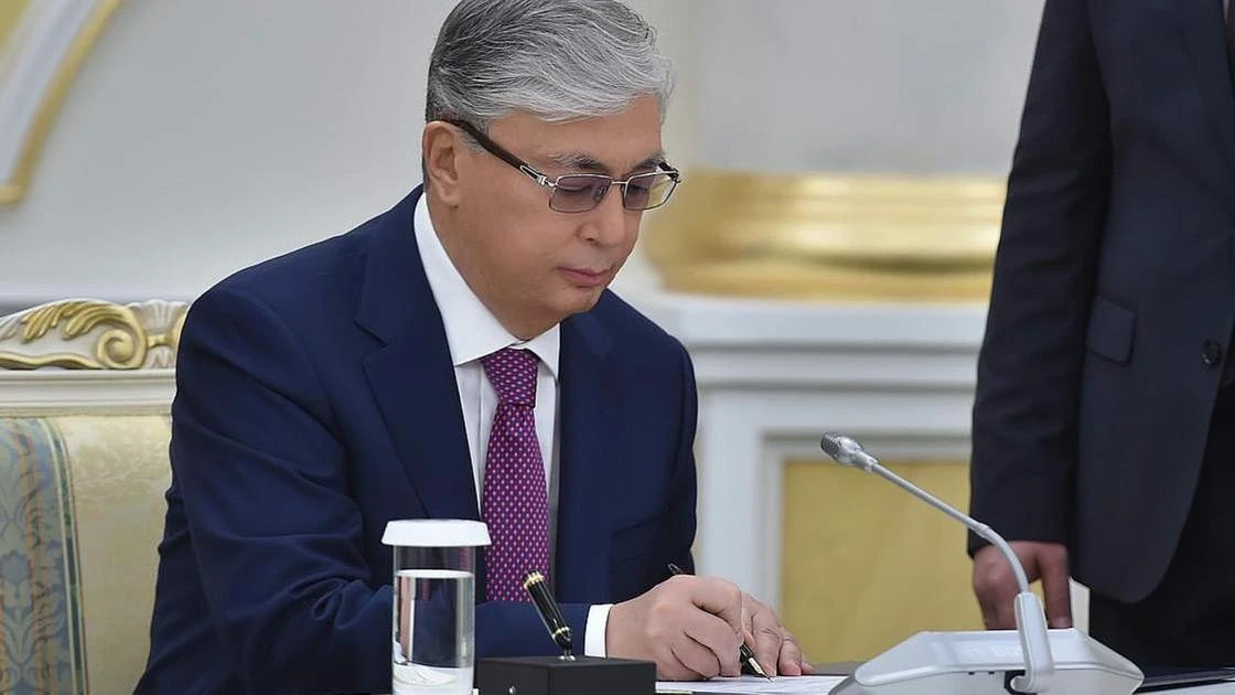 Токаев поздравил нового премьера Японии