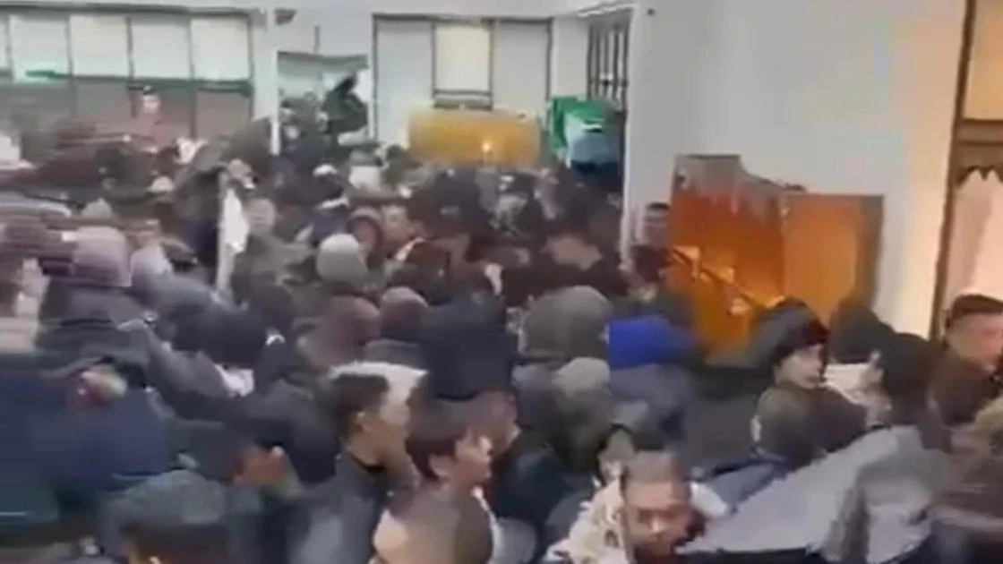 Давка произошла в ТРЦ в Алматы из-за объявленной распродажи (видео)