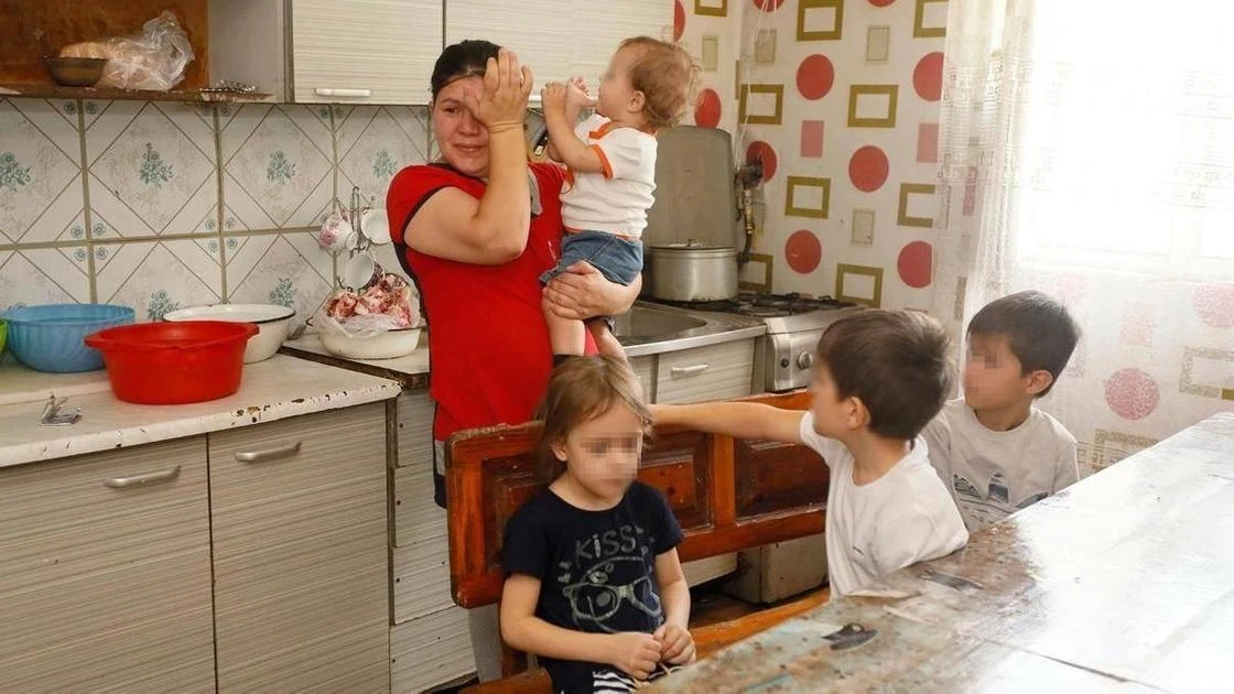 Многодетная семья живет на 5 тыс. тенге в месяц в пригороде Алматы