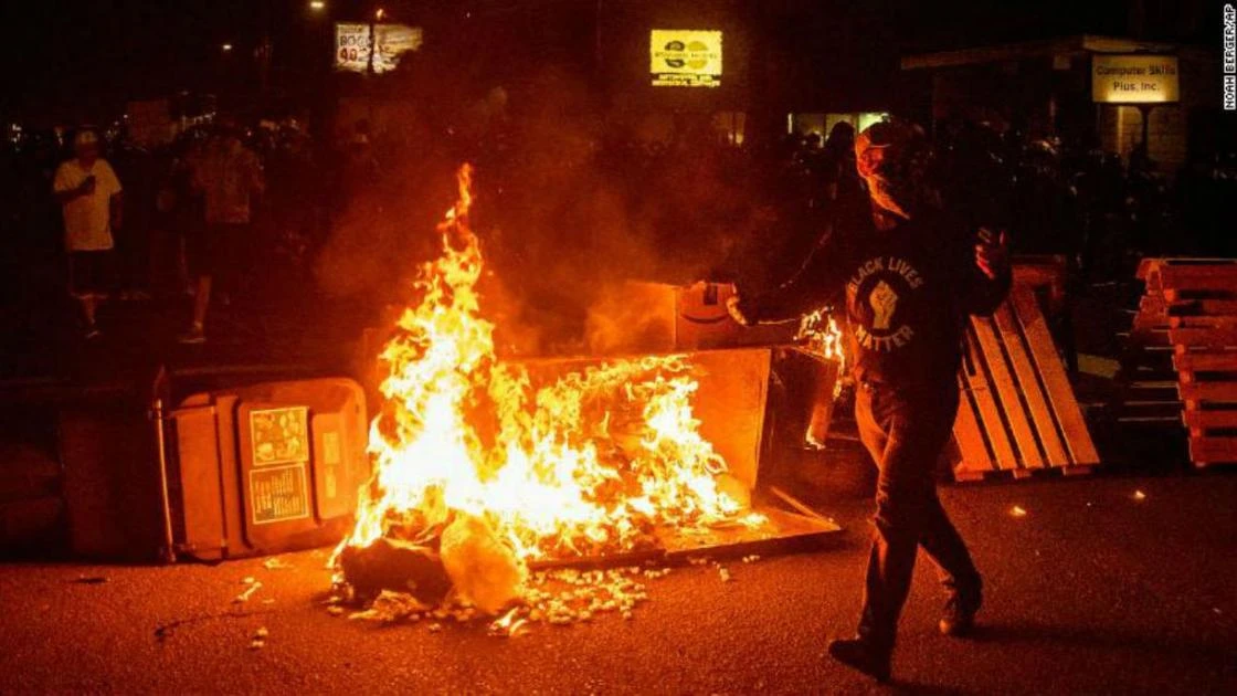 100 дней протестов в США: массовые беспорядки во Флориде и Орегоне