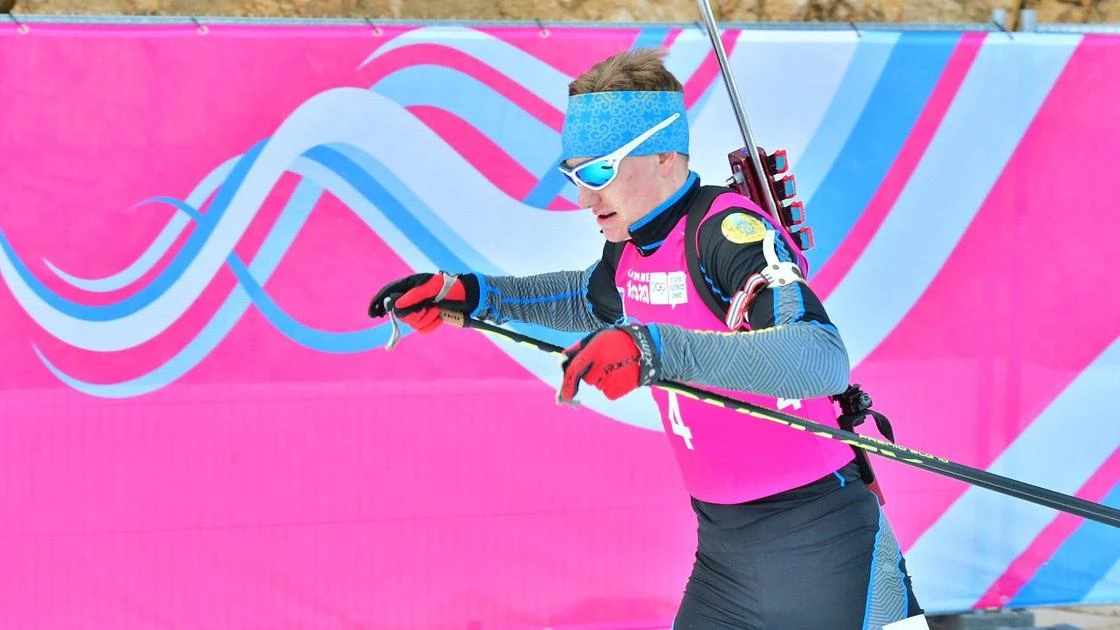 Казахстанский биатлонист занял восьмое место на чемпионате мира