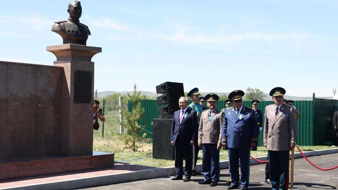 Имя прославленного летчика Сергея Луганского присвоено авиабазе в Талдыкоргане (фото, видео)