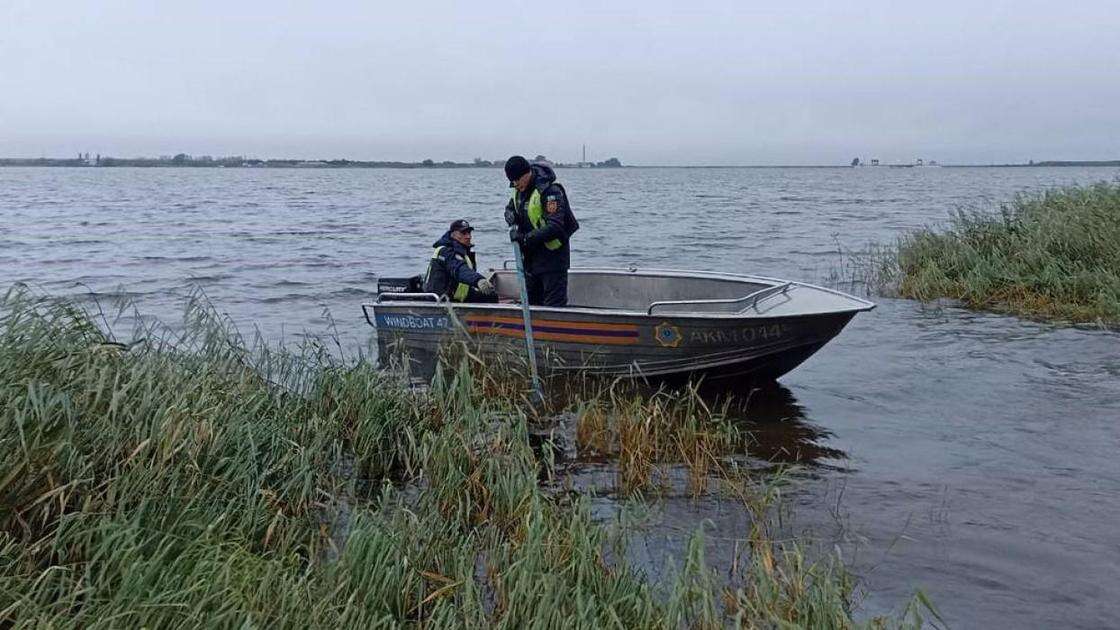 Пропавших на Астанинском водохранилище парней искали всю ночь, а потом наказали