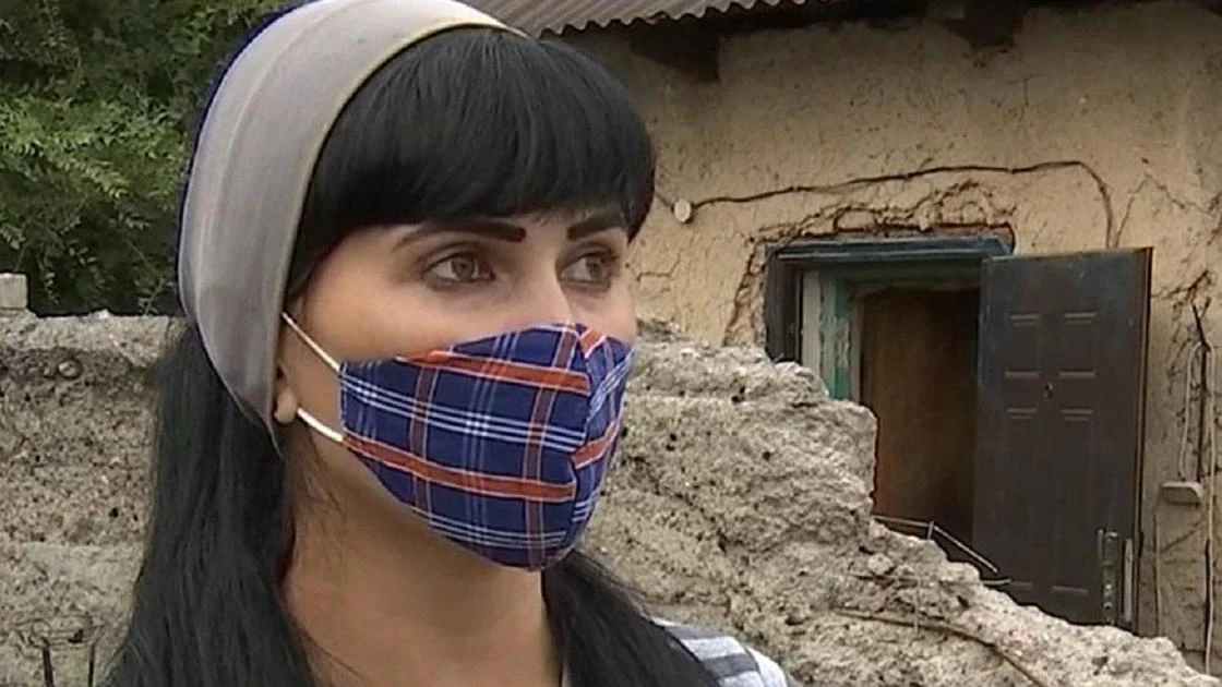 Семья с тремя детьми живет в жутких условиях в Алматинской области