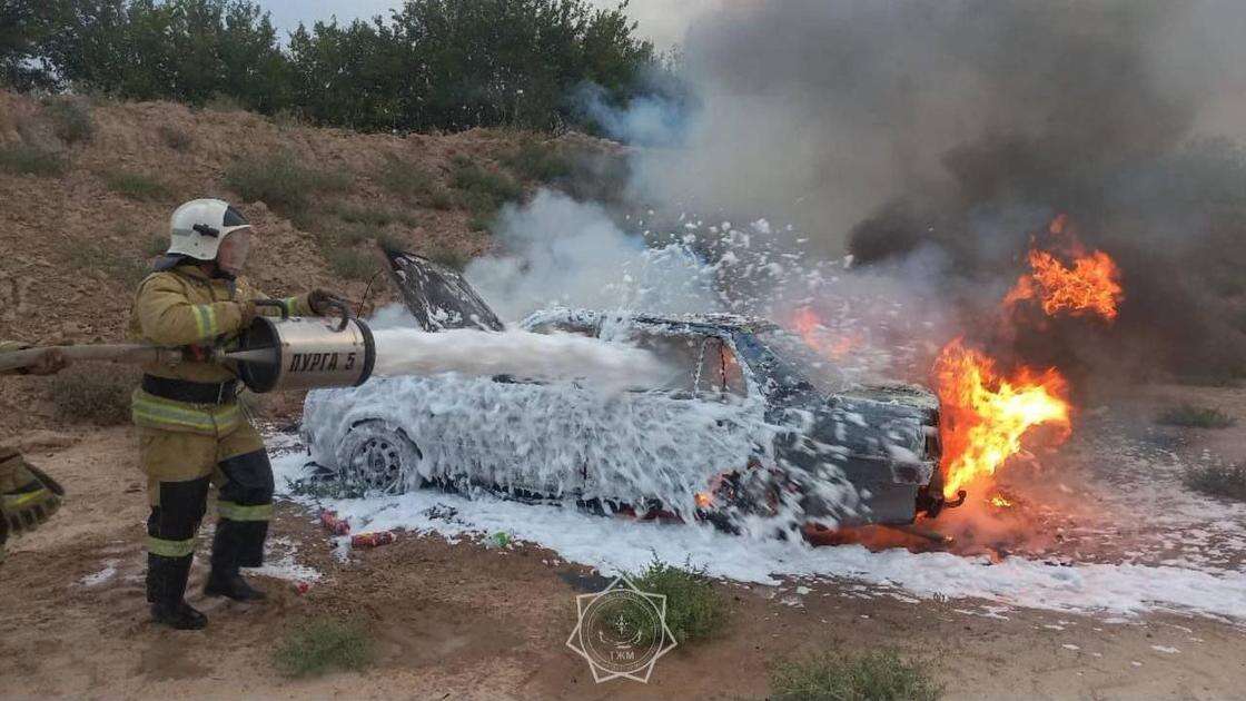 Автомобиль вспыхнул в Шымкенте