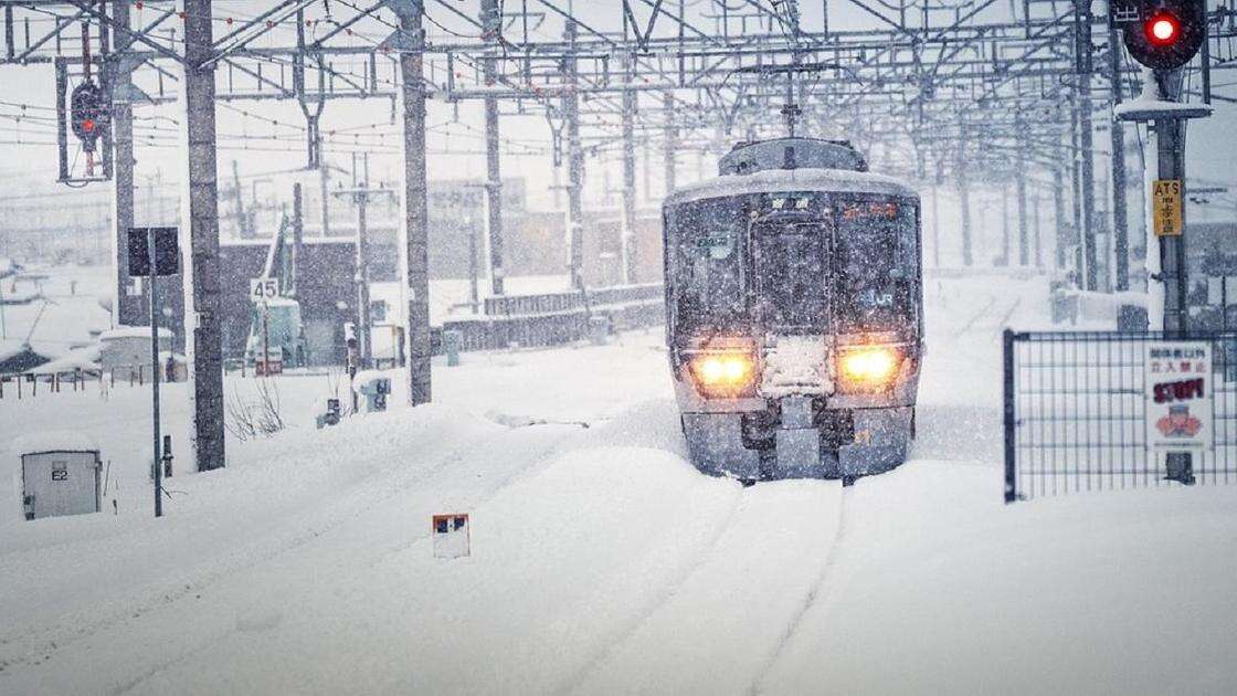 Почти два десятка поездов задерживается в Казахстане из-за непогоды, еще шесть – отменены