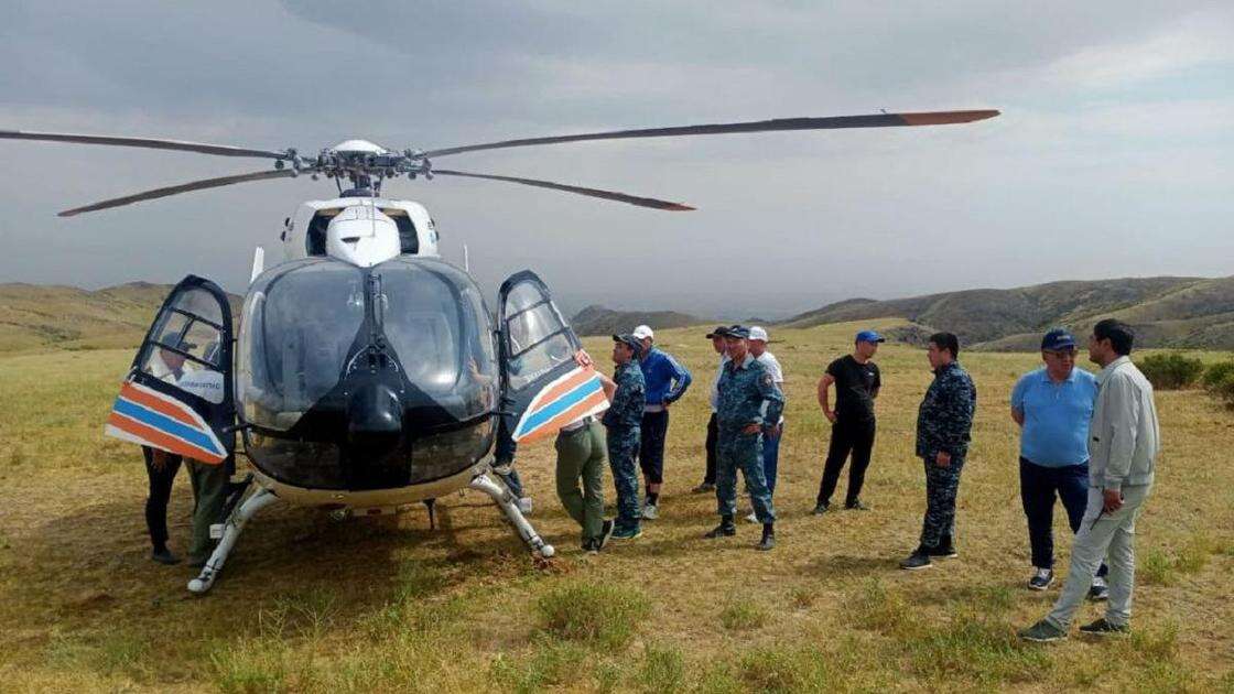 Двое подростков пропали в горах на юге Казахстана. На их поиски подняли вертолет (видео)