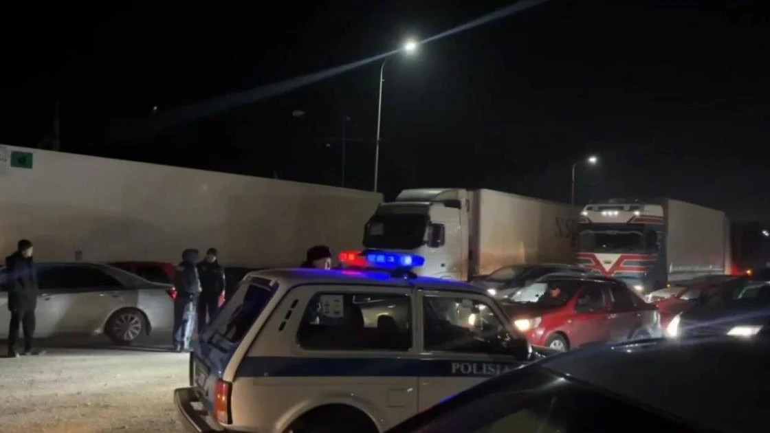 Несколько сотен авто застряли на трассах Жамбылской области