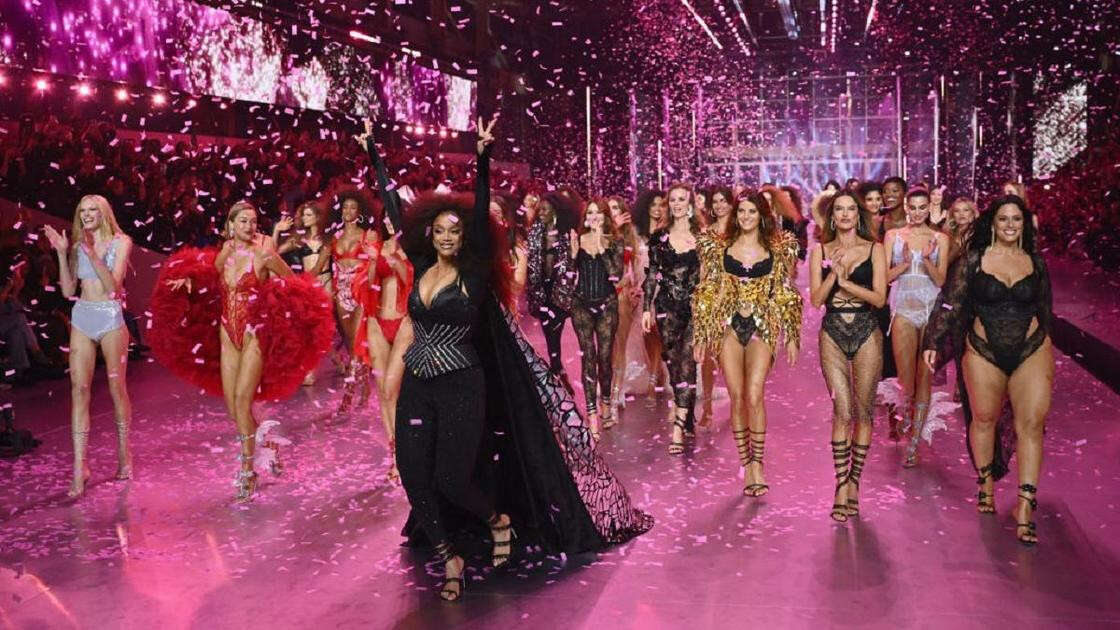 Ангелы Victoria's Secret снова на подиуме. Чем недовольны критики?