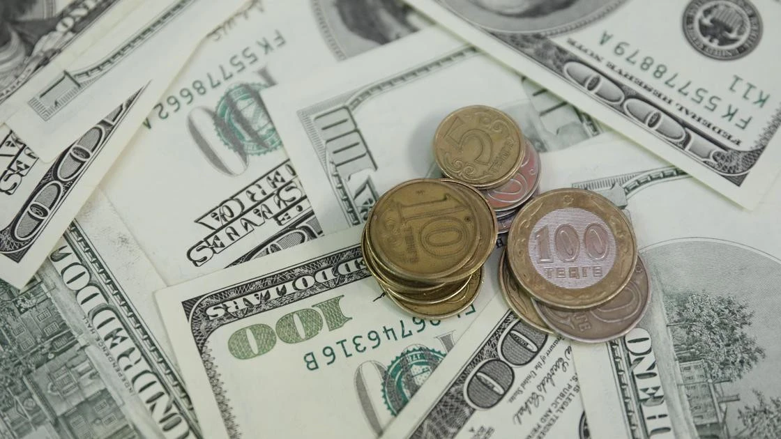 Определен расчетный курс доллара на 2021 год в Казахстане