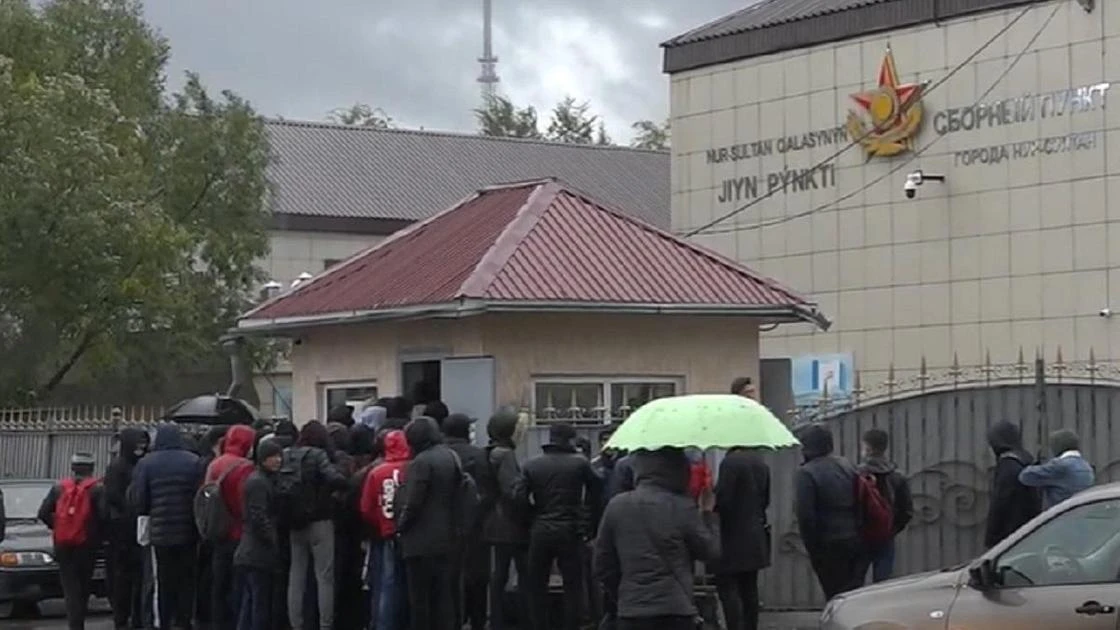 Студенты вузов несколько дней не могут пройти медкомиссию в Нур-Султане