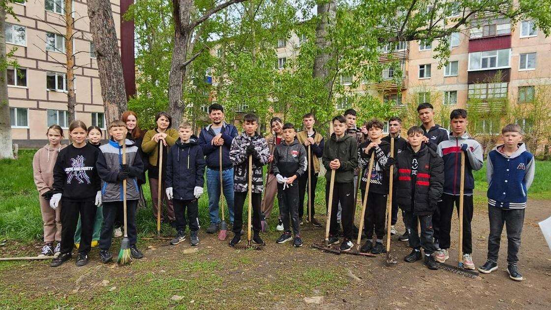 Самая многодетная семья Казахстана приняла участие в главной экологической акции страны