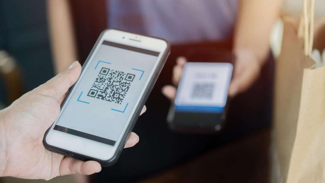 Как могут украсть деньги с помощью QR-кодов в Казахстане