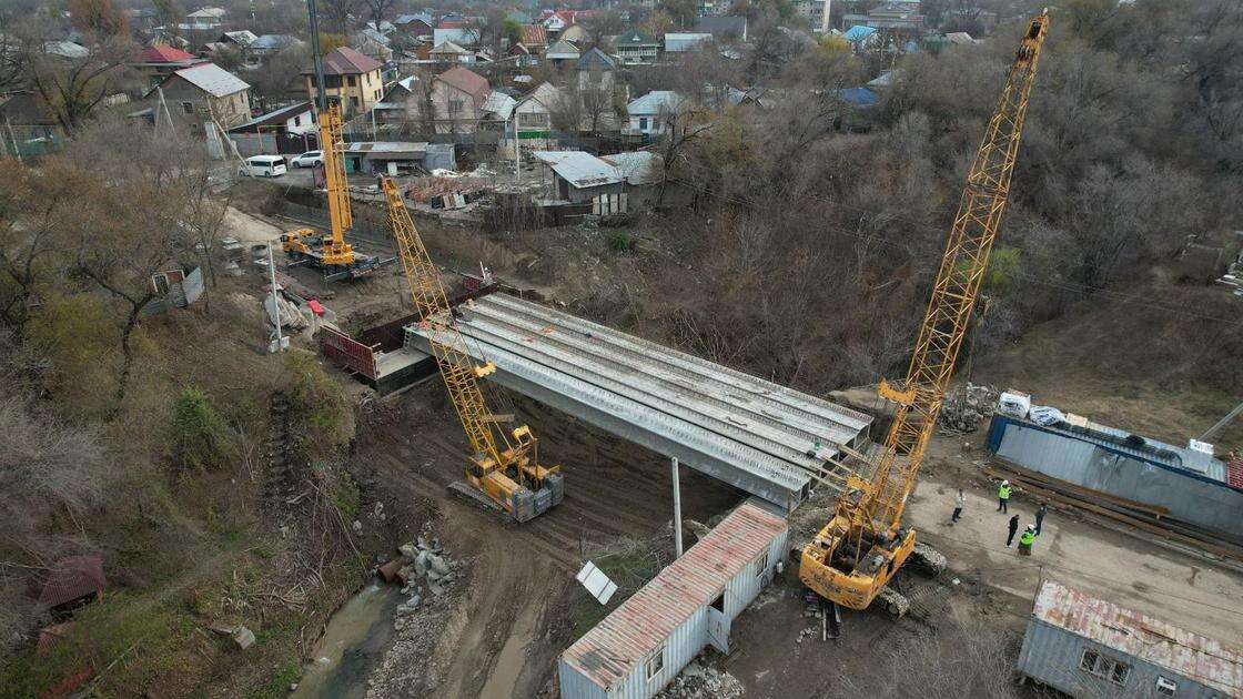 Когда откроют движение по новому мосту в Жетысуском районе Алматы (фото)