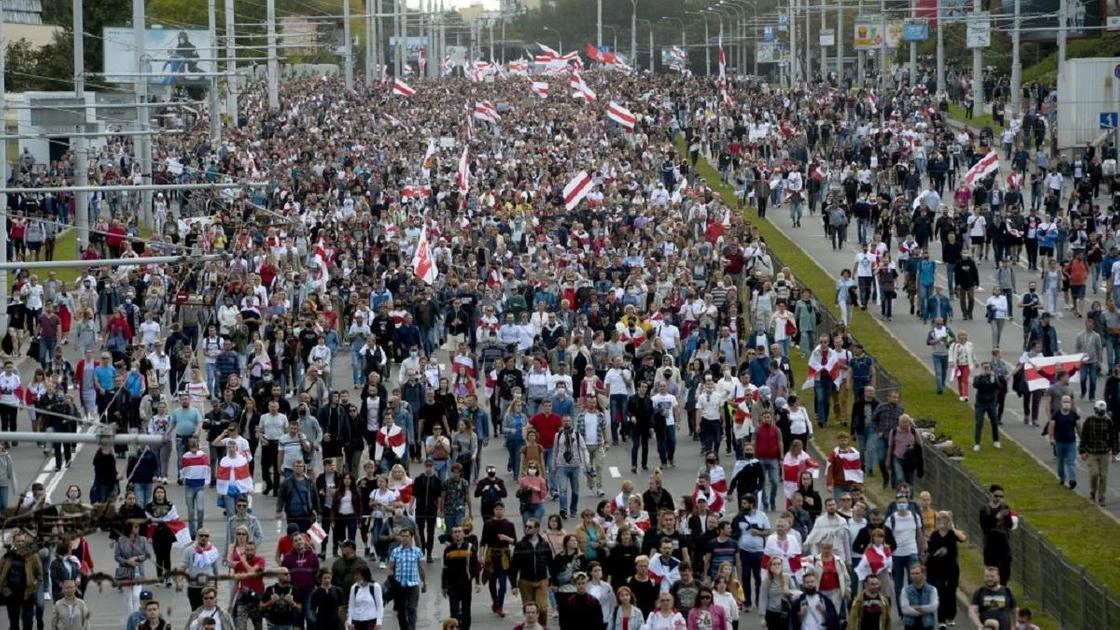 Акции протеста в Беларуси: митингующих разгоняли водометом