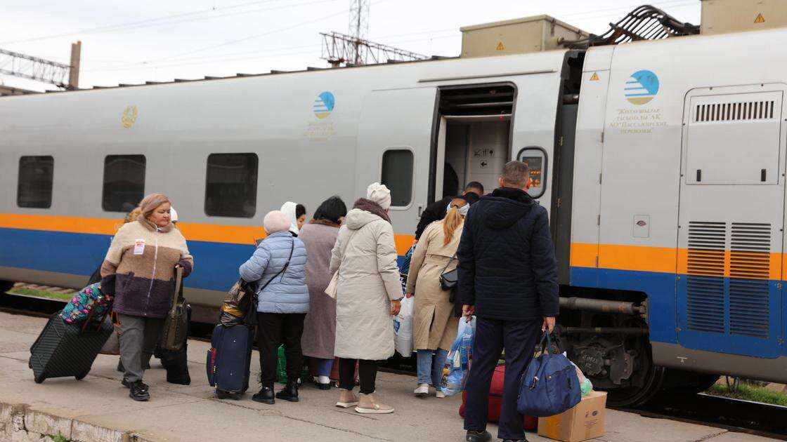 Поезд Алматы – Уральск задержался на станции на 6 часов из-за неисправности