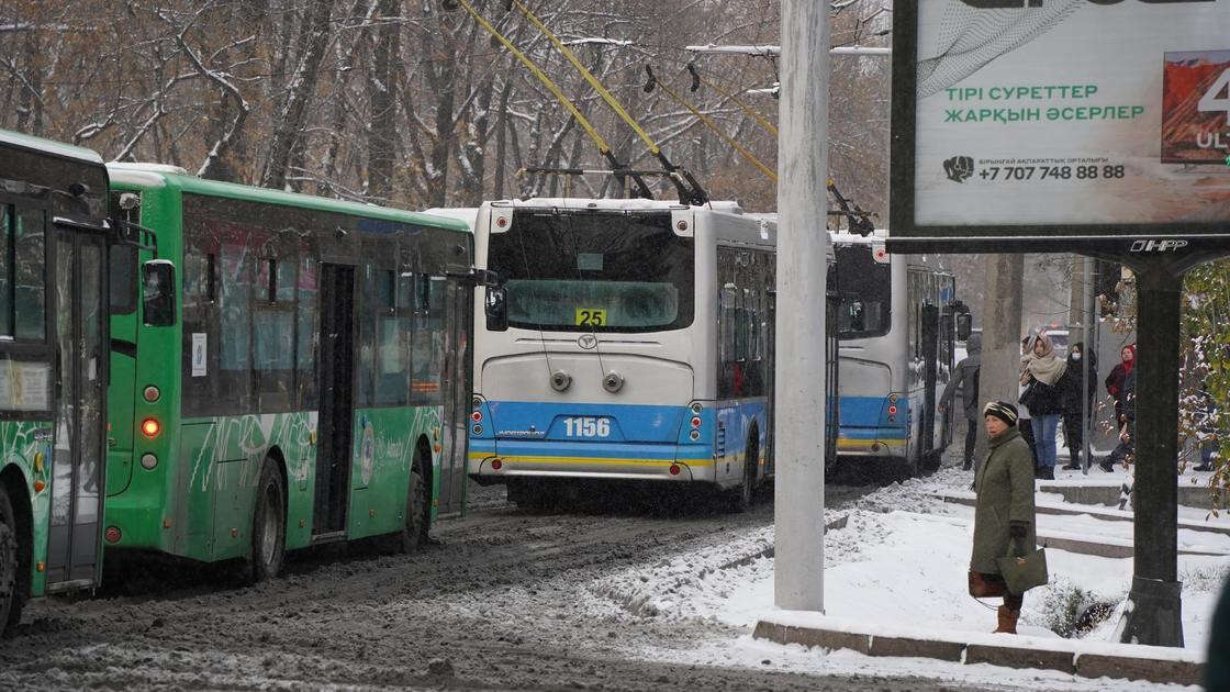 Движение 12 пригородных маршрутов приостановили в Астане из-за холода