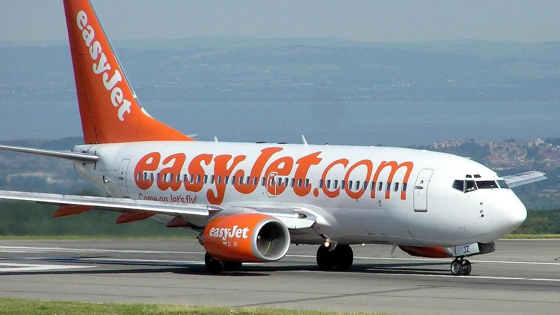 Женщину попросили пересесть из-за ее пола, и она подала в суд на авиакомпанию