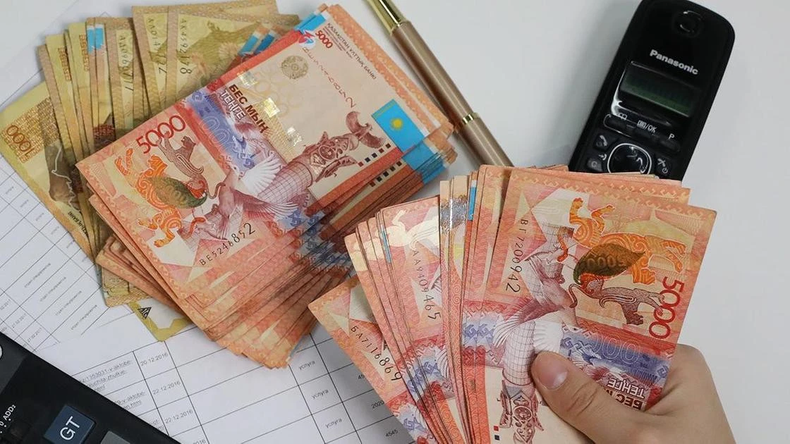 Всего несколько дней осталось у казахстанцев, чтобы уплатить налоги