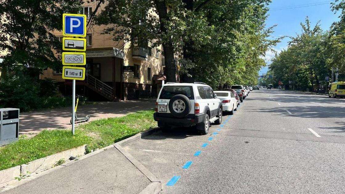 Что означает новая синяя разметка на дорогах Алматы, рассказали в акимате