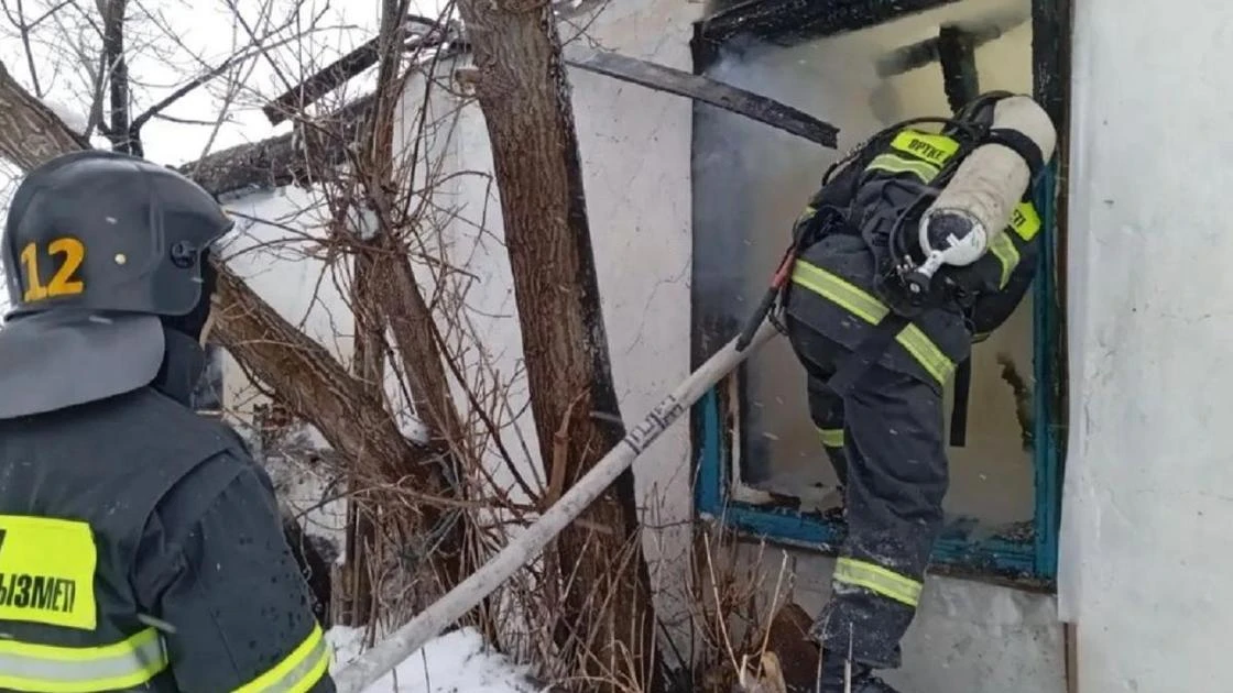 Тело нашли во время тушения частного дома в области Абай