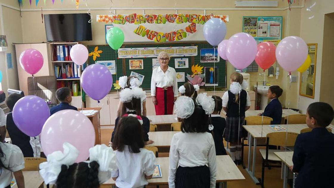 Когда пройдут традиционные школьные линейки, рассказали в Минпросвещения