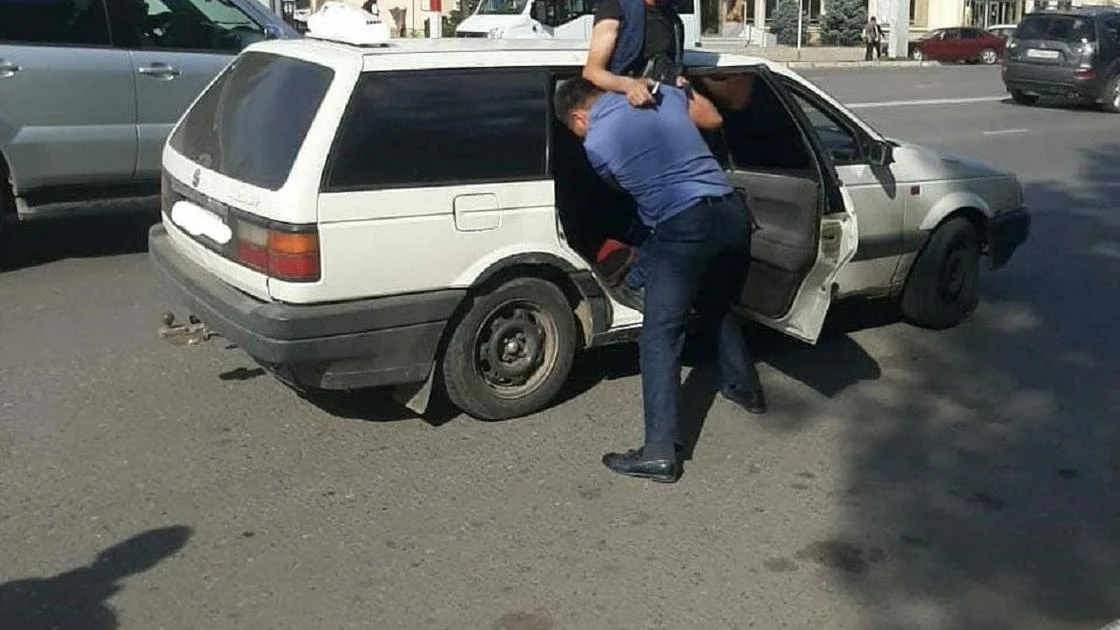 Целью были деньги и авто: группа вымогателей орудовала в Уральске