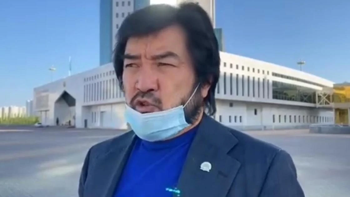 Депутат Тлеухан ответил на слухи о его причастности к продаже оружия за рубеж