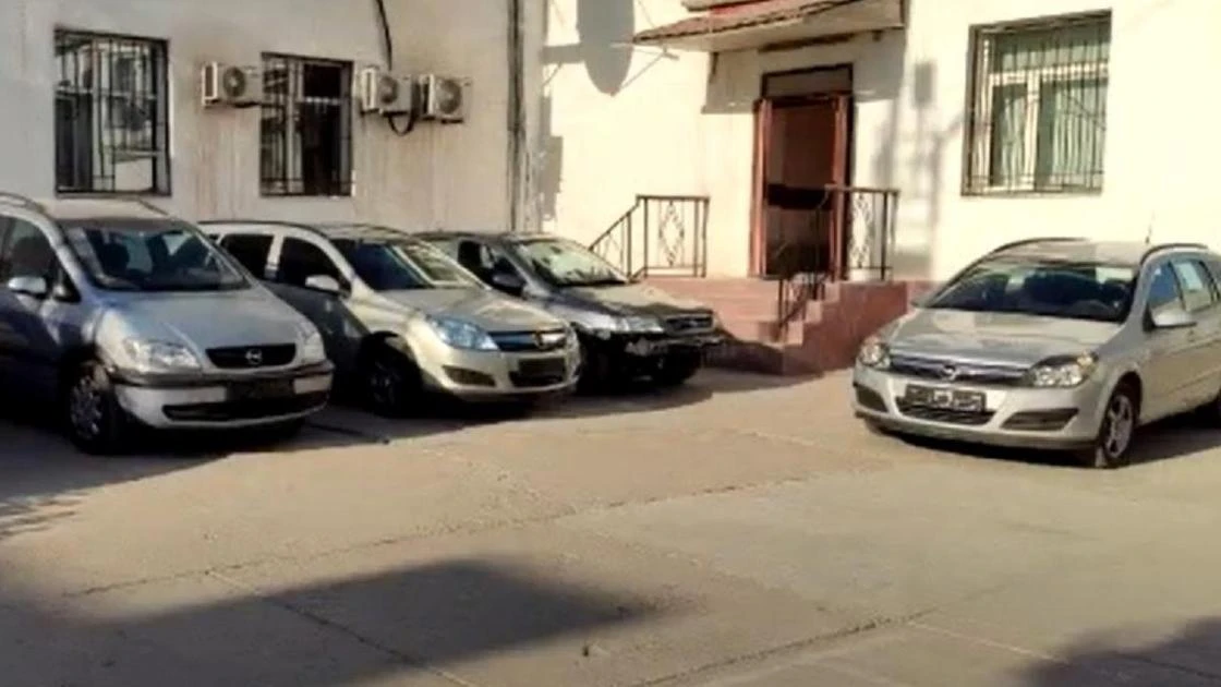 Семейный дуэт продал 9 чужих авто иностранцев в Туркестанской области