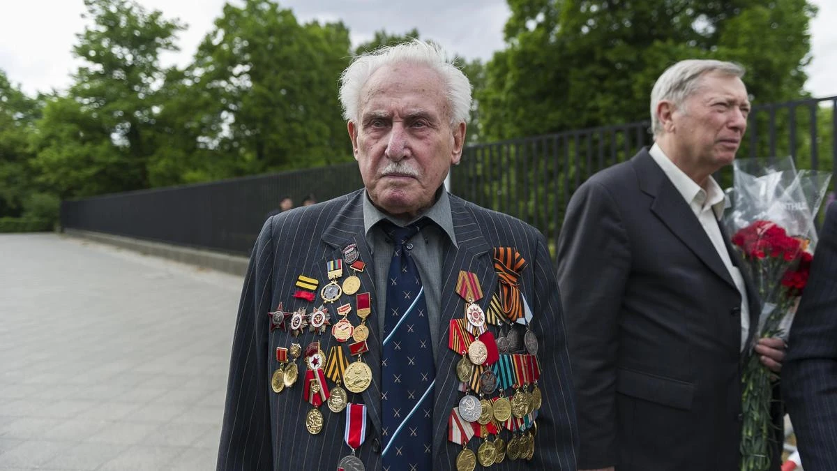 Последний выживший освободитель Освенцима умер в возрасте 98 лет