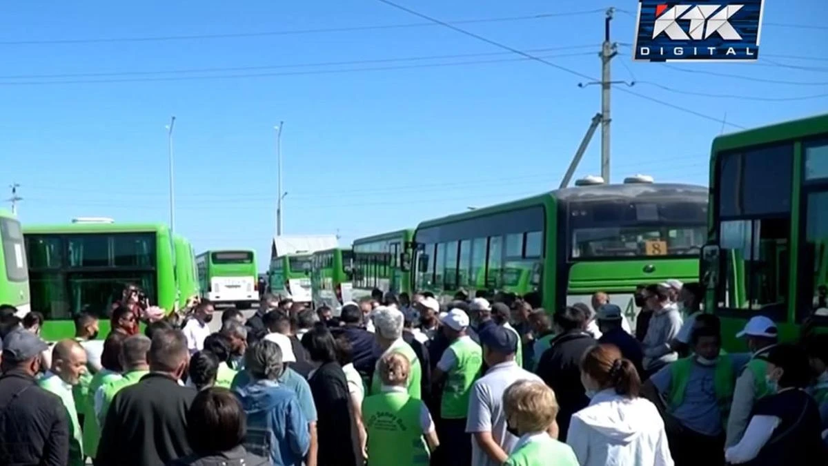 Водители автобусов устроили забастовку в Семее