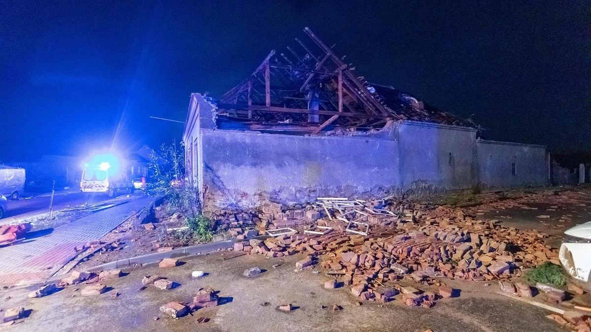 150 человек пострадали от торнадо в Чехии