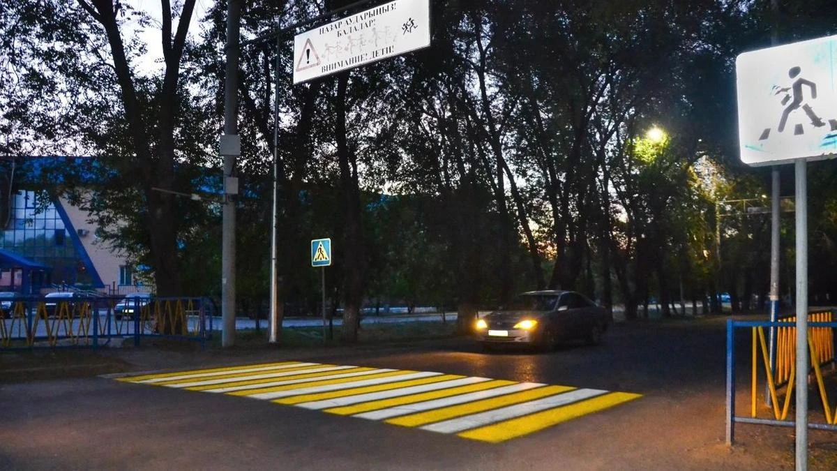 «ВНИМАНИЕ, ПЕШЕХОДЫ!»: умный пешеходный переход от «Транстелеком» появился в Алматы