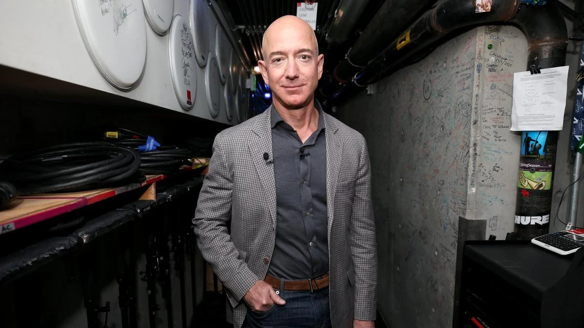 Место на полет в космос с основателем Amazon продали на аукционе за 28 млн долларов