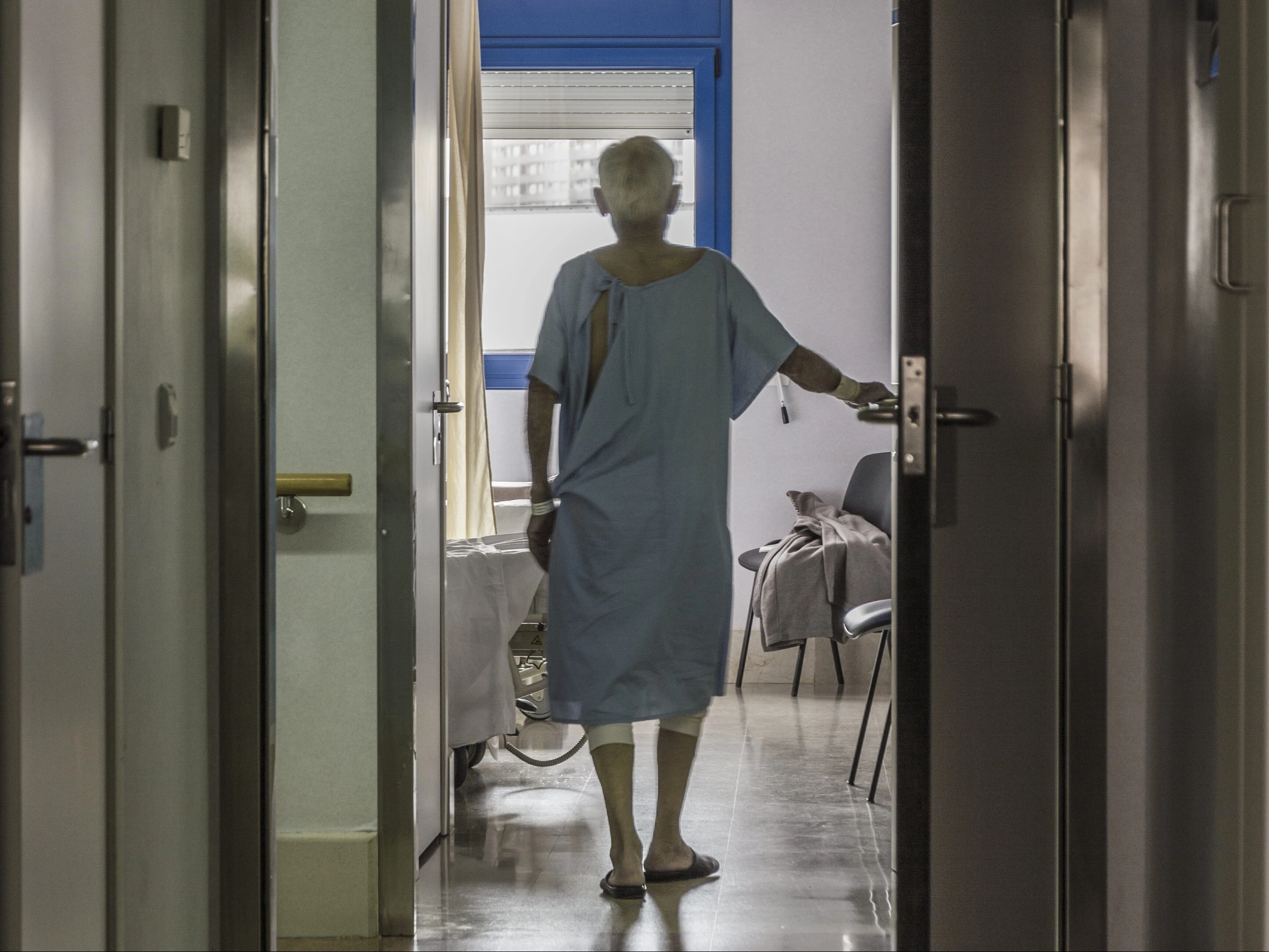 Dwa lata po zakażeniu COVID-19 u hospitalizowanych wciąż pojawiają się te objawy