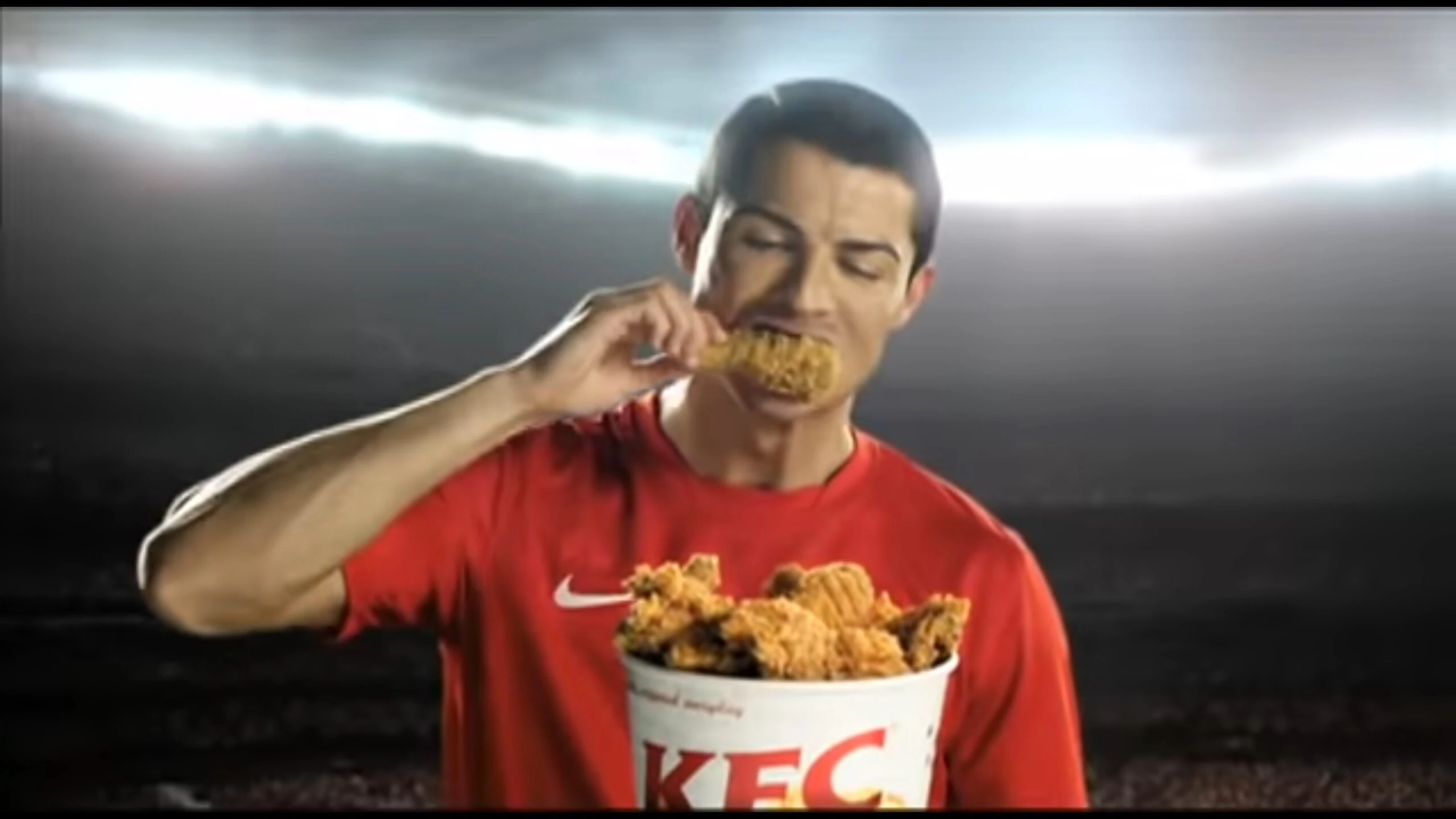 Cristiano Ronaldo przestawił butelki z Colą, a wcześniej reklamował KFC