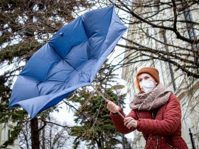 Wietrzna pogoda sprzyja rozprzestrzenianiu się koronawirusa. Nowe wyniki badań