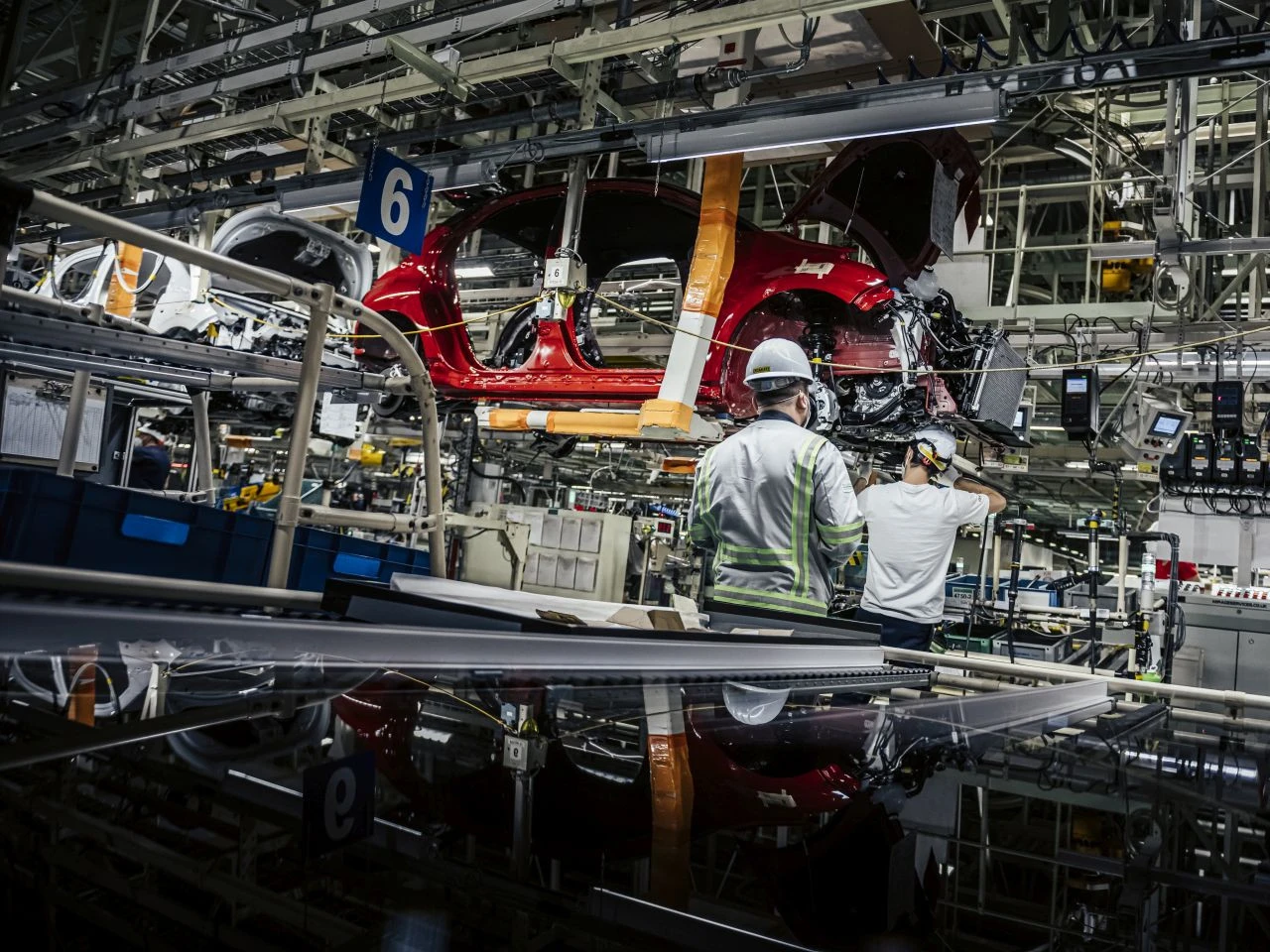Zwolnienia u producentów części motoryzacyjnych. Co na to branża?