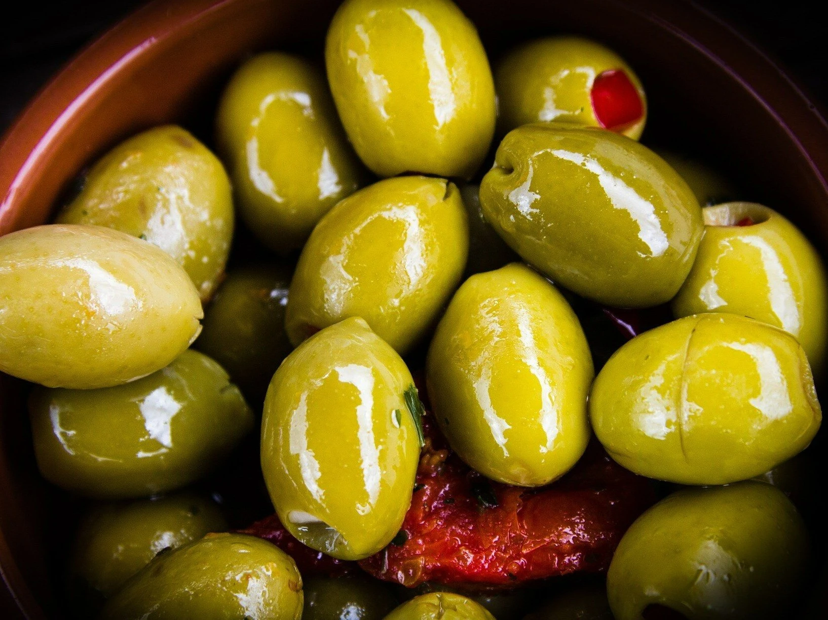 Chronią przed rakiem, alzheimerem i są naturalnym środkiem przeciwbólowym. Włącz oliwki do swojej...