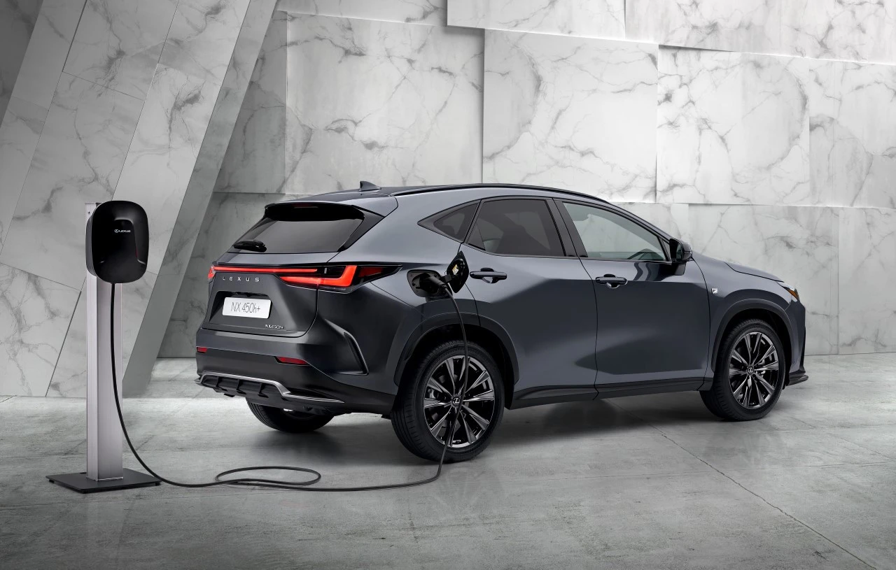 Lexusy sprzedawały się jak świeże bułeczki. Doskonałe wyniki hybryd