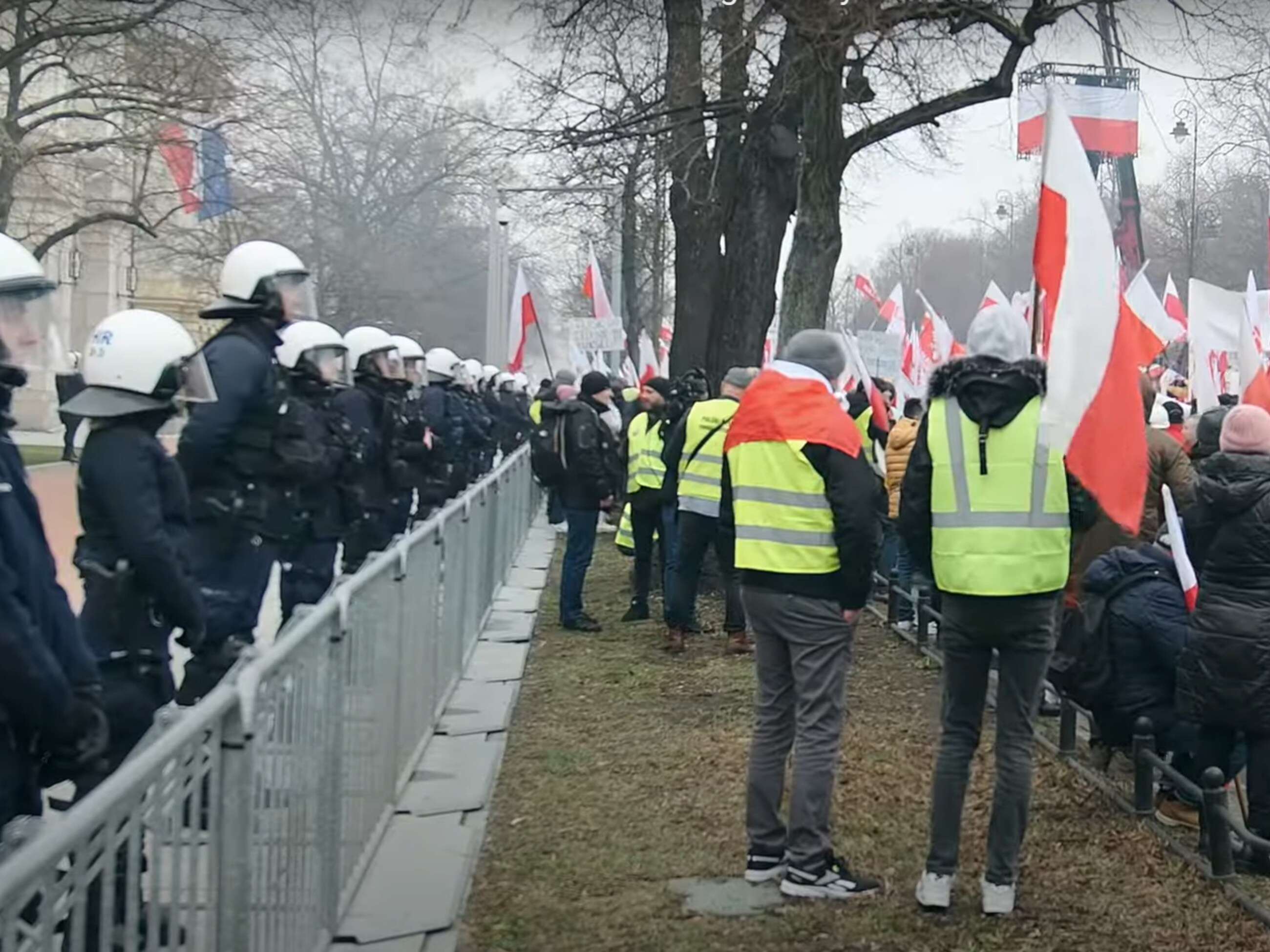 Rolnicy pozbawieni przepustek do Sejmu. Wielki protest w centrum Warszawy