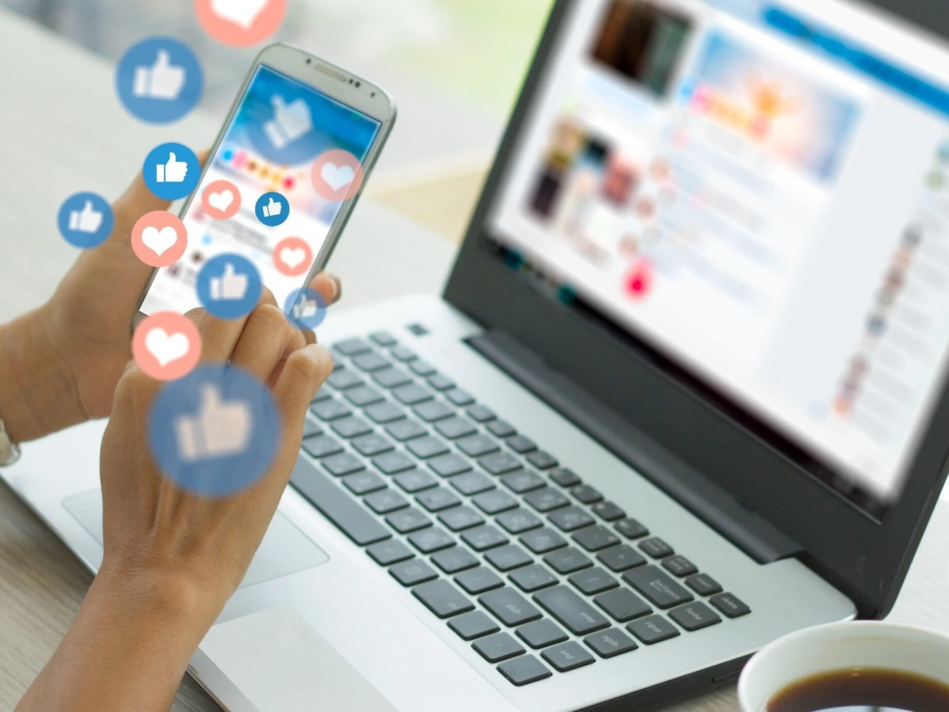Ekshibicjonizm emocjonalny – kiedy w social mediach pokazujesz zbyt dużo