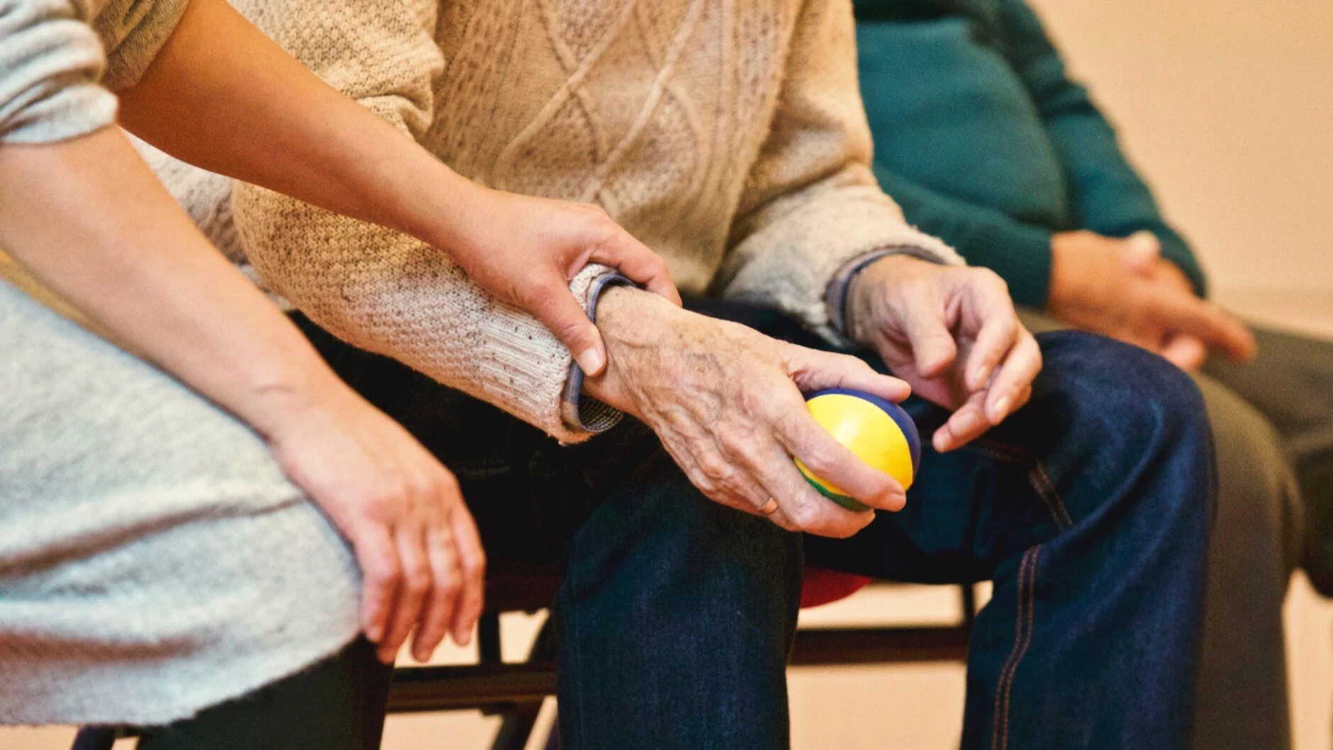 Jakie objawy daje choroba Alzheimera? Takie zachowania to sygnał, że coś się dzieje