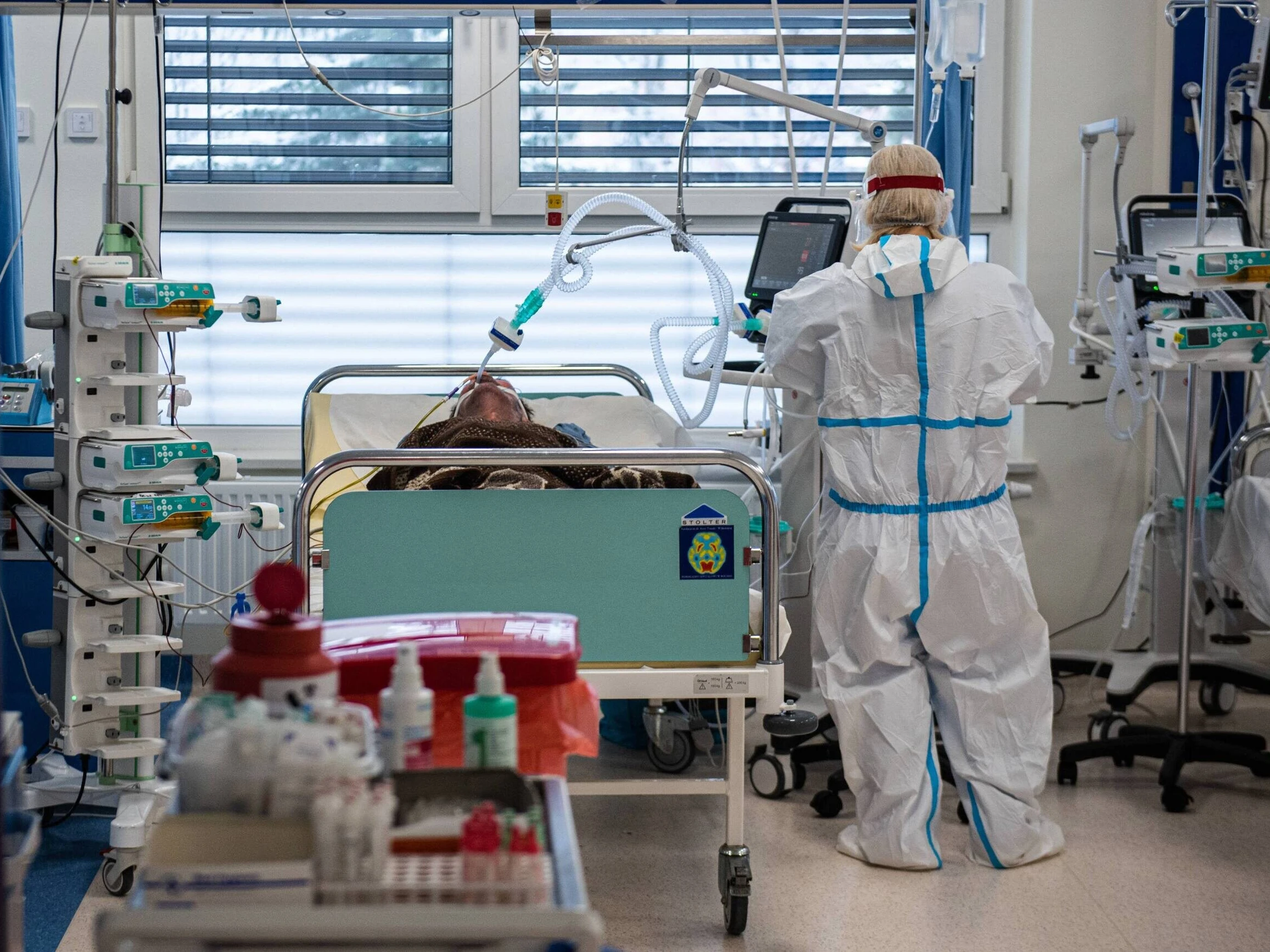 Piąta fala pandemii przyspiesza. Są najnowsze dane MZ o koronawirusie