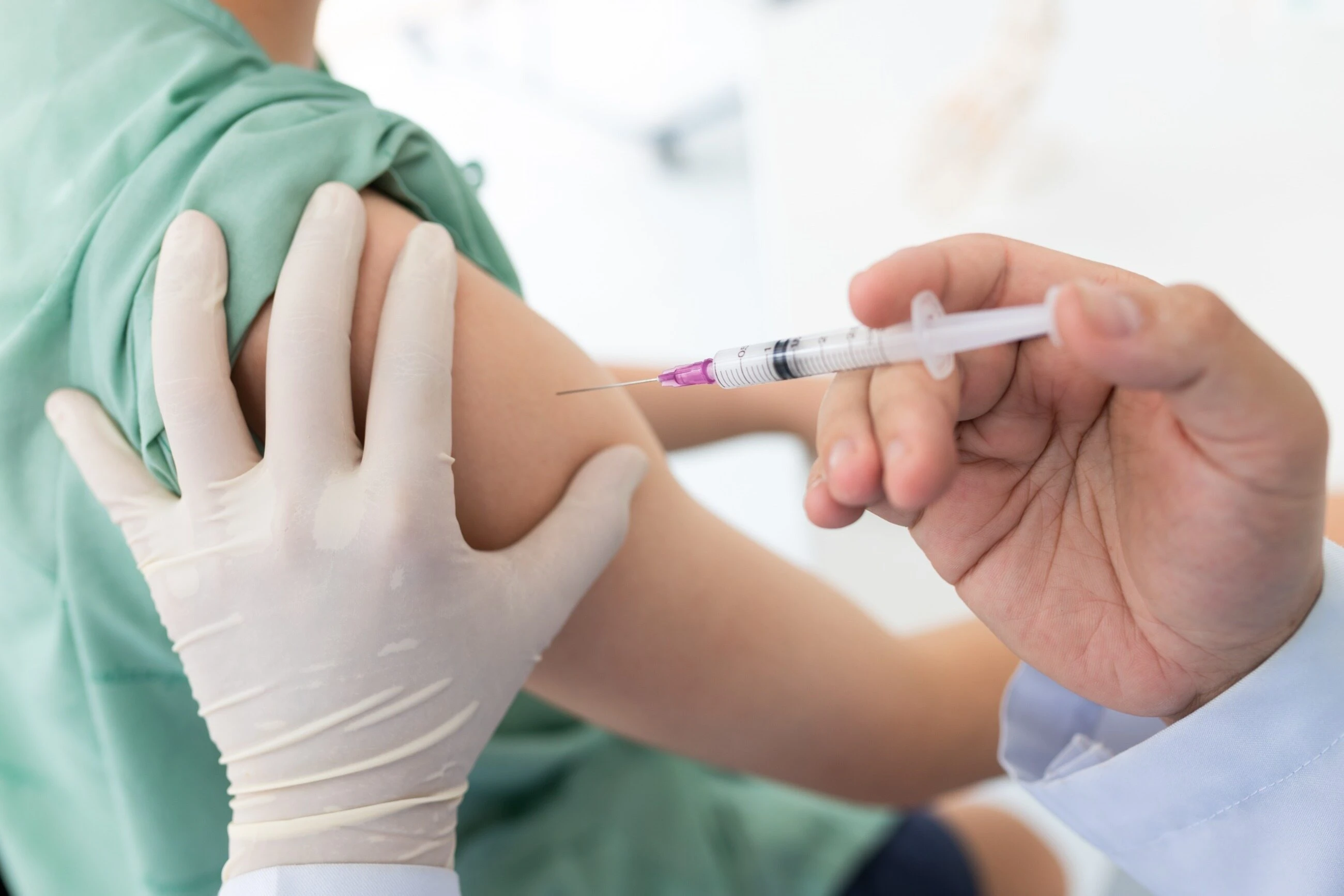 Skąd biorą się zakrzepy po szczepieniu? Polacy zbadali możliwe przyczyny